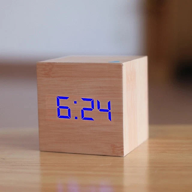 digital-led-alarm-clock-temperature-display-black-41193591_7.jpg